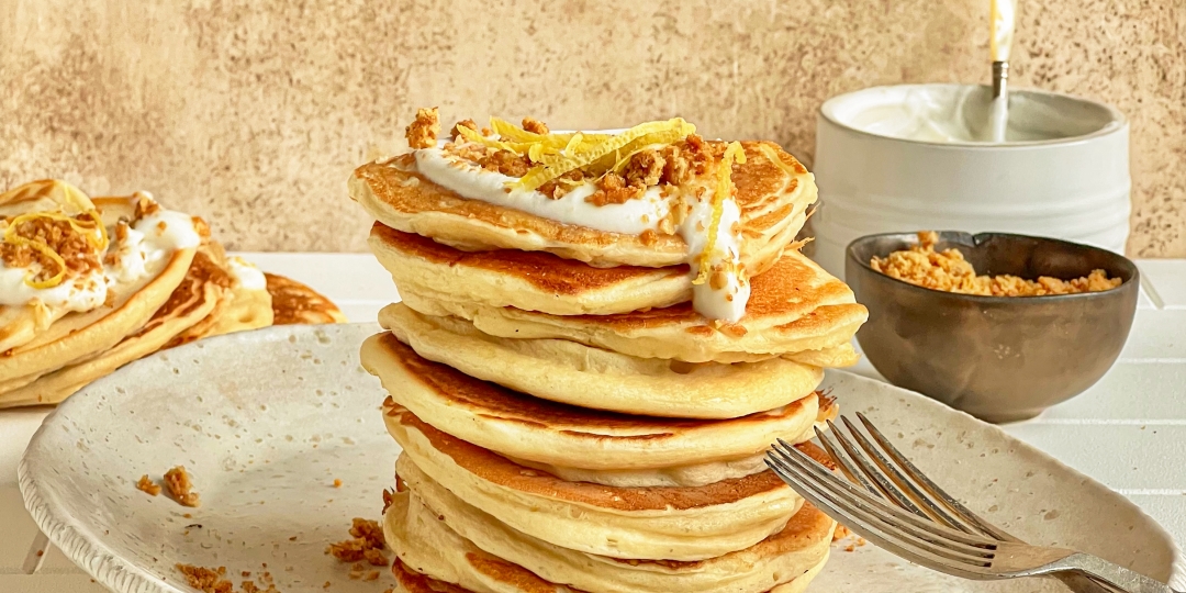 Fluffy lemon cheesecake pancakes met crunch 