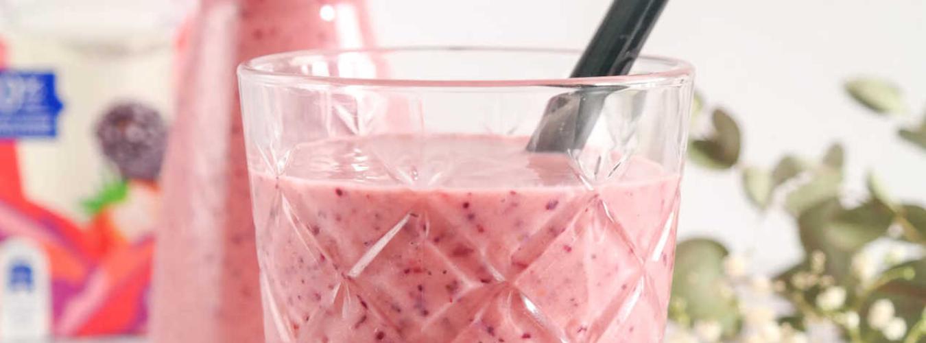 Romige smoothie met drinkyoghurt bosvruchten