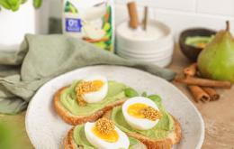 Avocado desemtoast met een perfect eitje