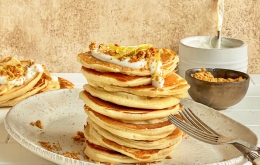 Fluffy lemon cheesecake pancakes met crunch 